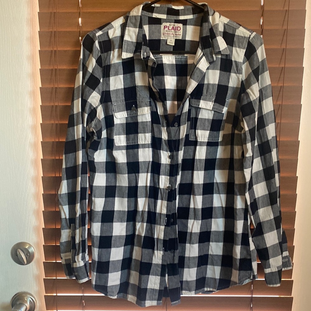 Black/white plaid shirt
